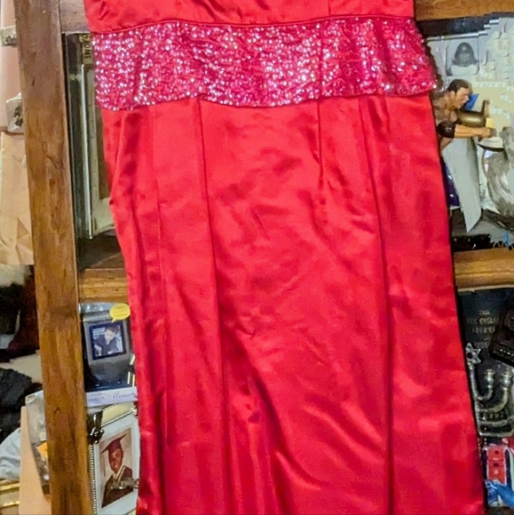 Vintage Custom Maxi/Long Red Evening Gown Never Worn - Picture 4 of 5